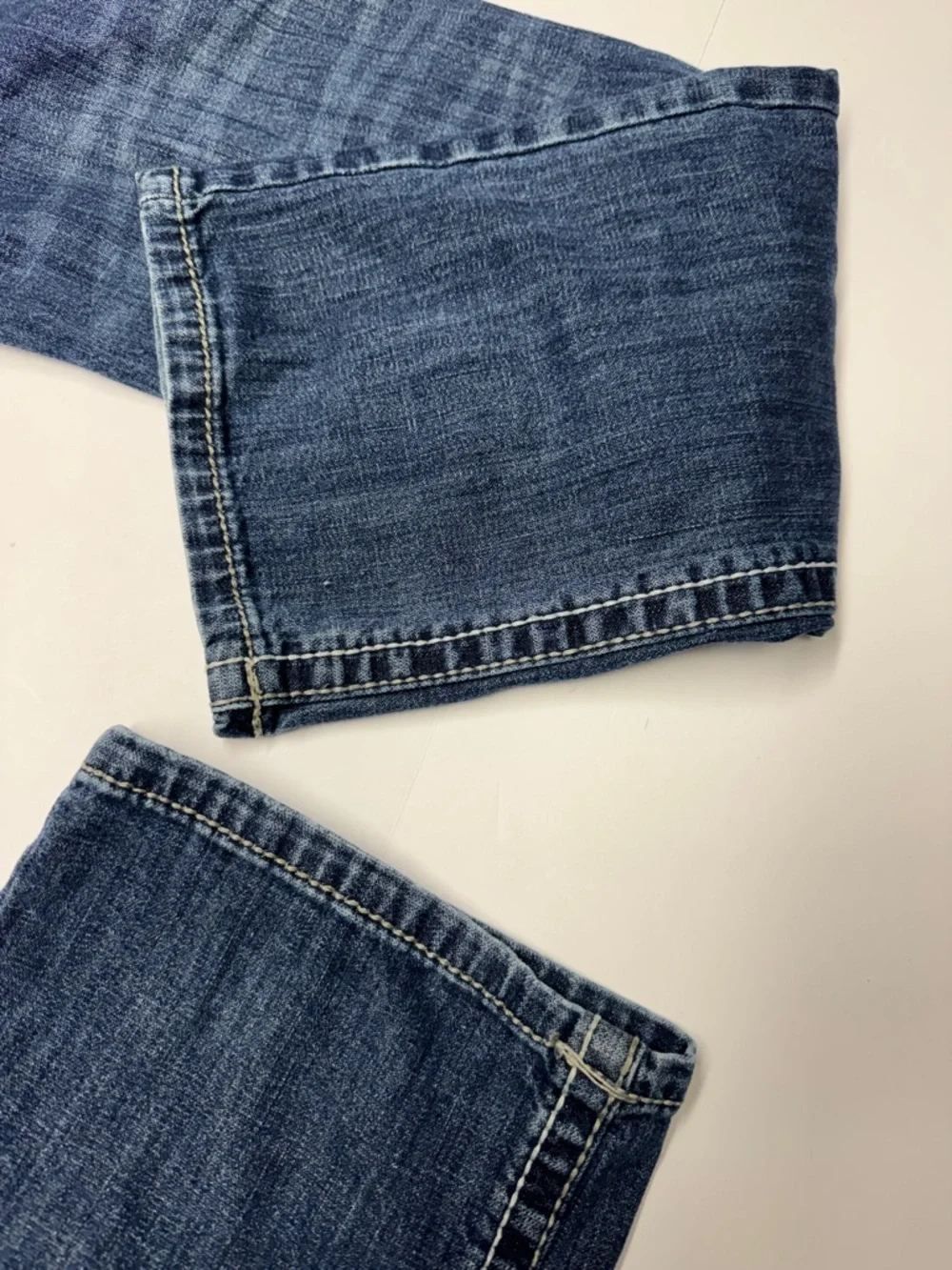 Cinch Women's Bootcut Jeans in Faded Blue - Picture 6 of 16